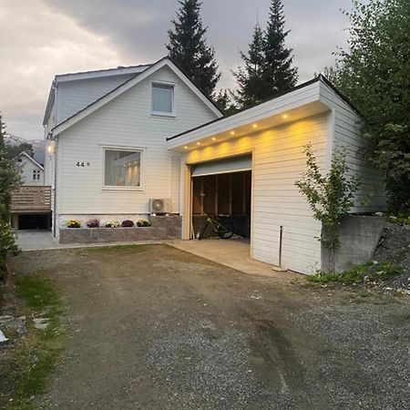 Et Fint Og Stort Enebolig Sentralt I Voss! Villa Kültér fotó